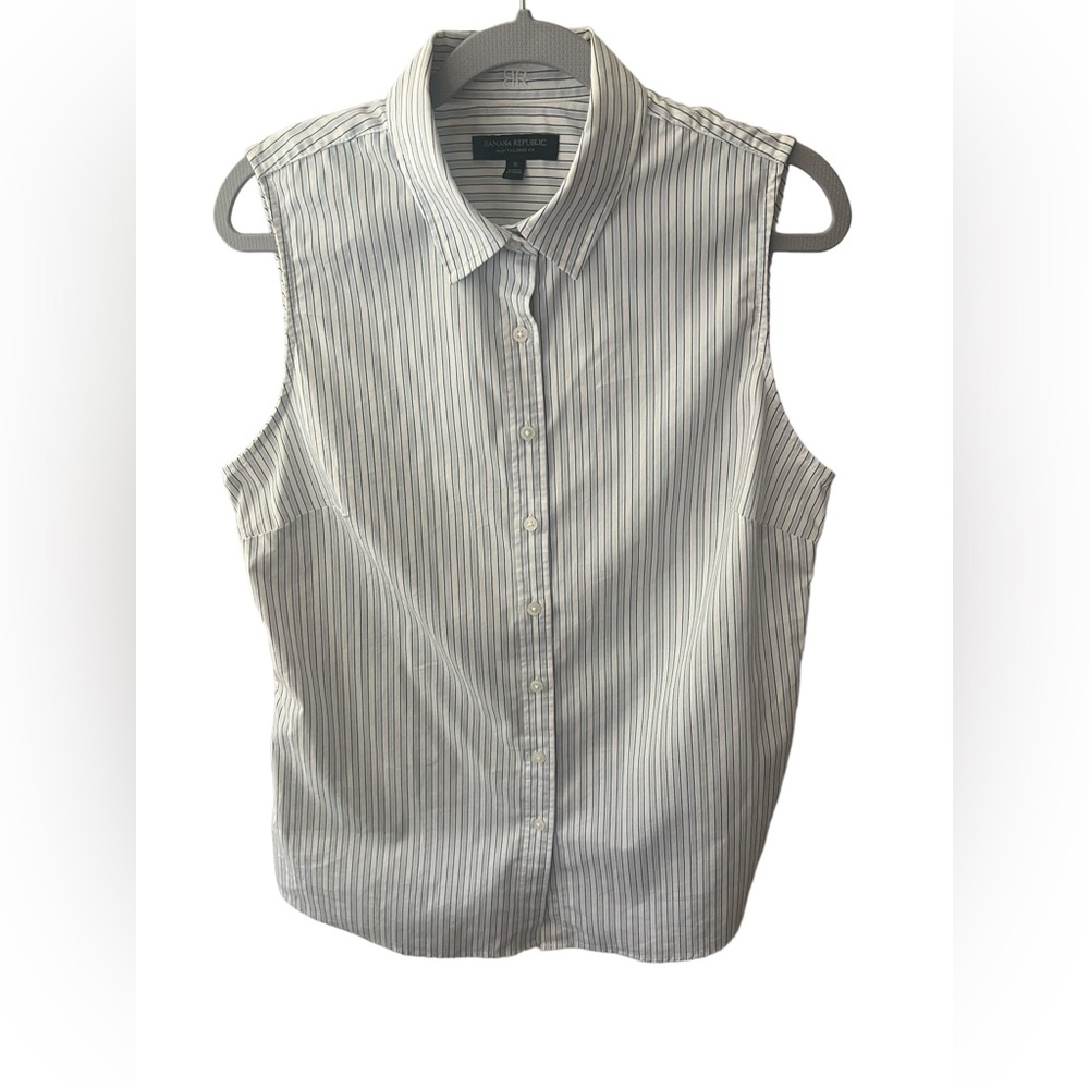 Banana Republic sleeveless blue & white striped button down women’s shirt. Sz 8